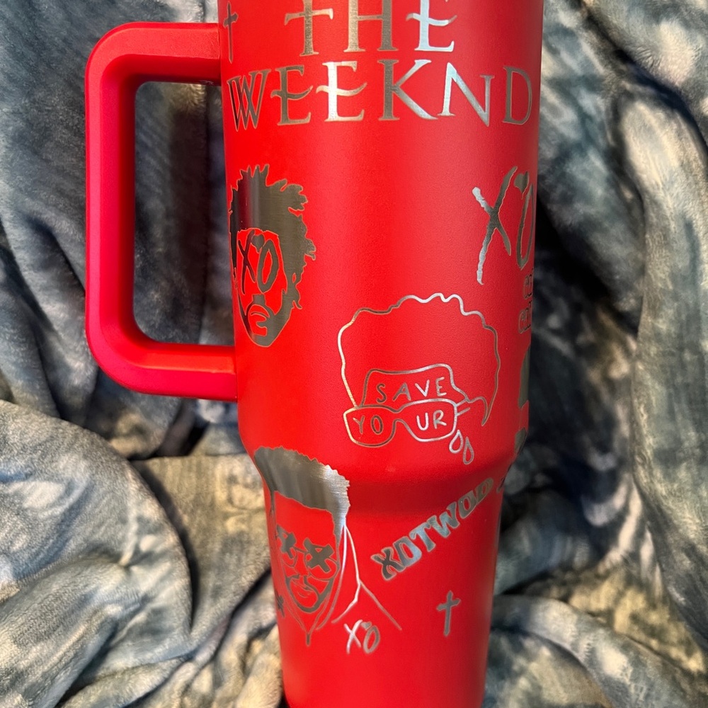 Red Travel Mug with THE WEEKEND design
